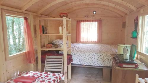 Sougeres-en-Puisaye House | Lovely shepherds hut in chauminet
