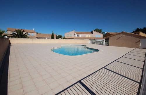 Portiragnes-Plage House | Lovely spacious corner villa, 4 bedrooms with AIRCO,for 10 people, secured residence with pool,.