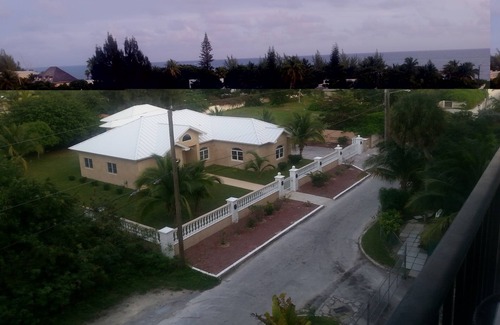 Williams Town Condo | Lovely Studio Apartment on the South shore of Grand Bahama Island at Coral Beach