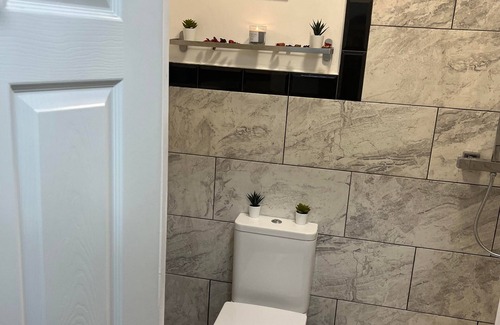 Acton Apartment | Lovely Studio Apartment in London