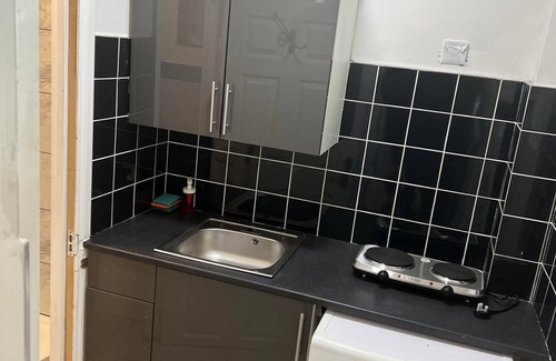 Acton Apartment | Lovely Studio Apartment in London