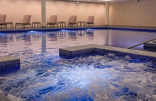 Isle of Dogs Apartment | Lovely Studio Flat with Pool - Canary Wharf