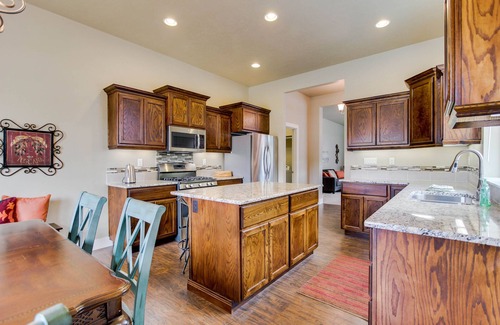 Northwest Boise City House | Lovely townhouse with fireplace and central AC- close to downtown Boise