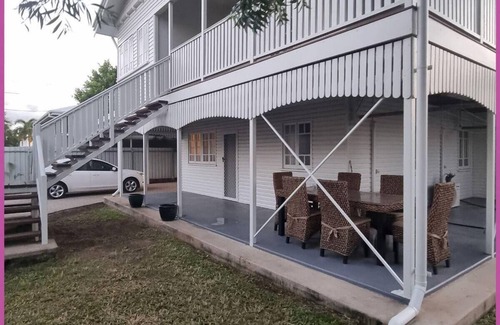Railway Estate Apartment | Lovely Tropical Queenslander - Downstairs Unit 2 b