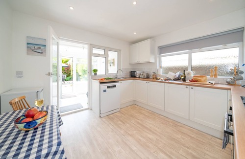 Bembridge House | Lovely Two Bedroom Bungalow In Bembridge Isle of Wight Close To Village, Beaches