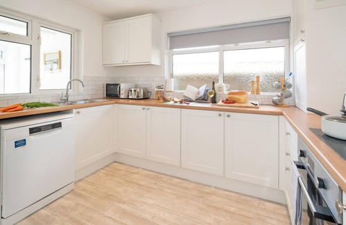 Bembridge House | Lovely Two Bedroom Bungalow In Bembridge Isle of Wight Close To Village, Beaches