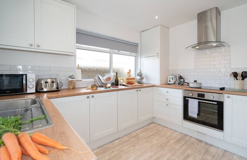 Bembridge House | Lovely Two Bedroom Bungalow In Bembridge Isle of Wight Close To Village, Beaches