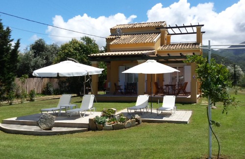 Almiros Beach Villa | Lovely villa Close to the Beach With Private Pool !