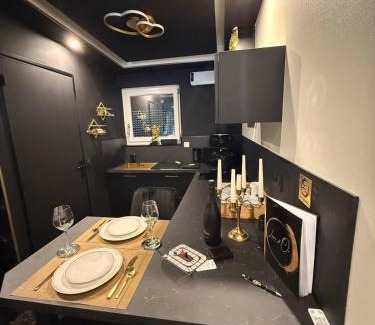 Miniac-Morvan Apartment | loveroom avec spa privatif