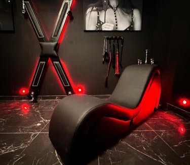 Douchy-les-Mines Hotel | Loveroom de luxe - Thème 50 nuances de grey maison privative spa insolite