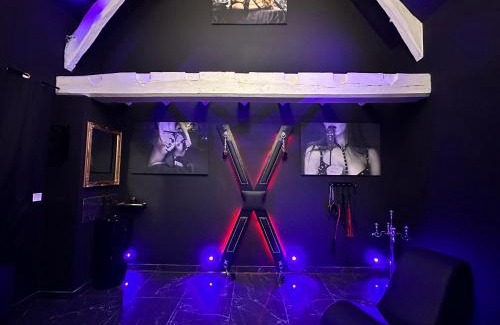 Douchy-les-Mines Hotel | Loveroom de luxe - Thème 50 nuances de grey maison privative spa insolite