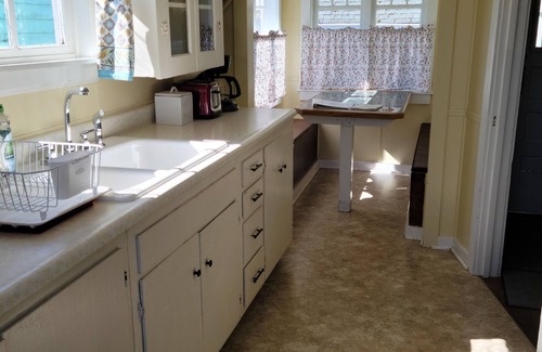 Fairmount Park Cottage | Lovingly Updated Detached Cottage In Walkable West Seattle Neighborhood