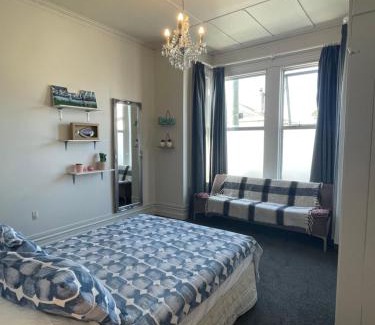 South Dunedin House | Low Cost Accommodation