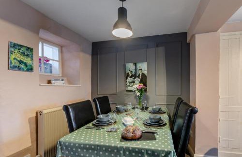 Grange-over-Sands House | Low Dog Kennel