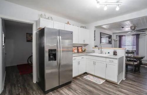 Highland House | -LOW HOST FEES- Minutes to U.T./Downtown/Domain