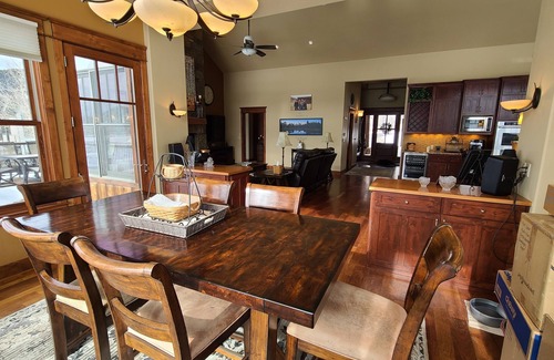 Cerise Ranch House | Low Tax Luxe Mountain Getaway by Aspen for Outdoor fun with Friends & Family!