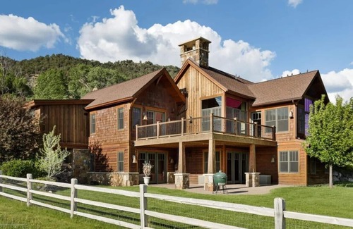 Cerise Ranch House | Low Tax Luxe Mountain Getaway by Aspen for Outdoor fun with Friends & Family!