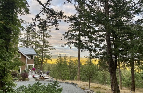 Deer Harbor Apartment | Low Winter Rates! Experience Orcas Island charm in our cozy 1-bedroom loft suite