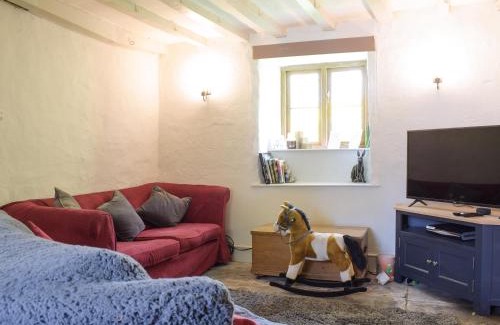 Tirabad House | Lower Goytre Farmhouse