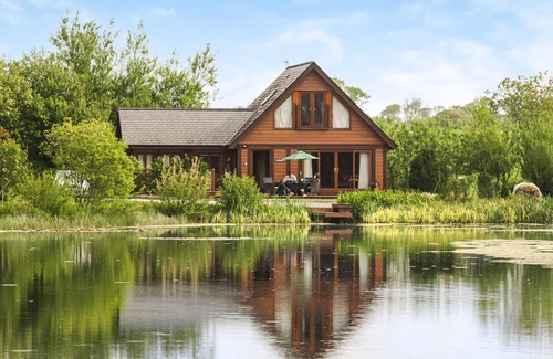 Menai Bridge Ski Chalet | Lower Lake Boathouse