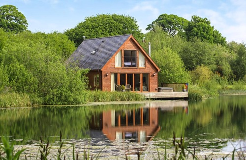 Menai Bridge Ski Chalet | Lower Lake Boathouse