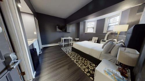Bay Village Apartment | Lower Level Studios In Hip Bay Village