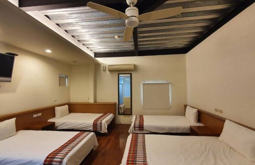 Donghe Bed & Breakfast | LowPressure restaurant & surf guesthouse