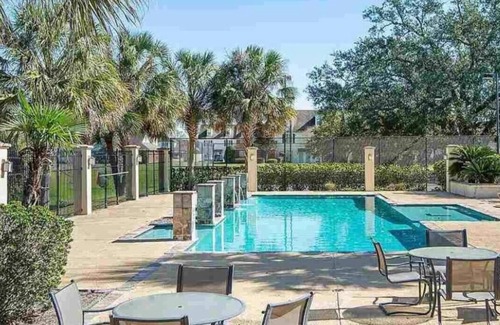 Highlands - Perkins Apartment | LSU Designer Suite|2 Bedroom|Gated|Pool|Hot Tub