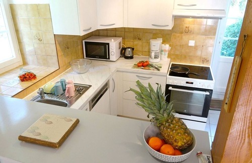 Bagneres-de-Luchon House | Luchon: Maison 3 Chambres avec Jardin et Terrasse, Proche Marché & Télé-cabine - Animaux Admis