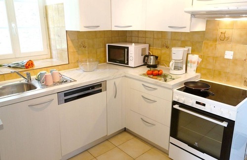 Bagneres-de-Luchon House | Luchon: Maison 3 Chambres avec Jardin et Terrasse, Proche Marché & Télé-cabine - Animaux Admis