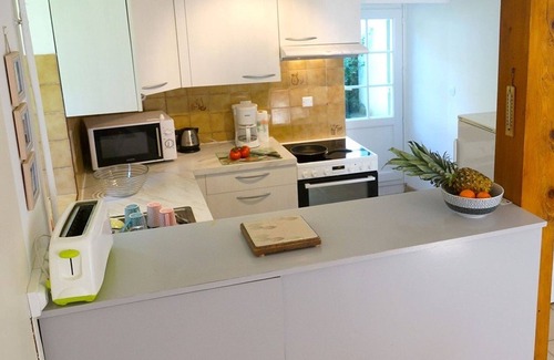 Bagneres-de-Luchon House | Luchon: Maison 3 Chambres avec Jardin et Terrasse, Proche Marché & Télé-cabine - Animaux Admis