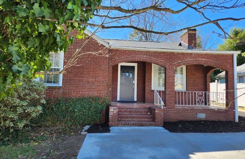 Dunean House | Lucky 13 Retreat – Cozy 2BR Getaway Near Downtown Greenville!