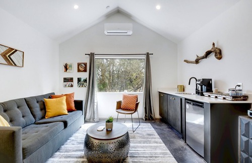 Dripping Springs Cabin | Lucky Arrow Retreat: Breezeway Cabin