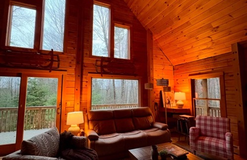 Lisbon Cabin | Luigi's Lodge - Cozy Log Cabin Near Franconia Notch - White Mountains Retreat