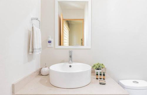 Zona Dorada Apartment | Lujoso Condominio Tiburon a 3 Cuadras de la Playa