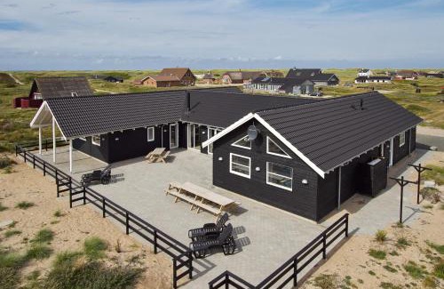 Vrist Strand House | Luksus-poolhus L21