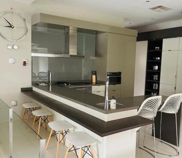 Hartbeespoort House | Lulanipho Abode