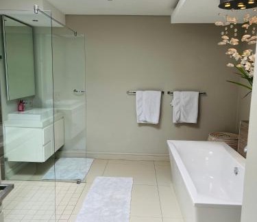 Hartbeespoort House | Lulanipho Abode