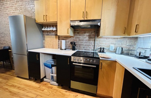 Cachan Apartment | Lumineux Loft à Montreal au Coeur de la Petite Italie