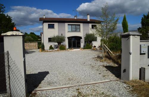 Mont-de-Marsan Apartment | Lumineux - parking - wifi - clim - 3 lits dont 1 King size - jardin-