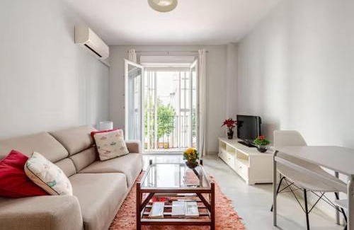 San Gil Apartment | Luminoso Apartamento Exterior con Balcón y Patio en Centro Histórico Feria-Alameda