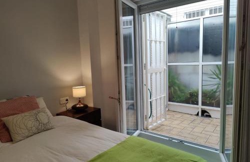 San Gil Apartment | Luminoso Apartamento Exterior con Balcón y Patio en Centro Histórico Feria-Alameda