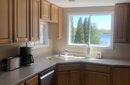 Sister Lakes House | Lumos House on Magician Lake