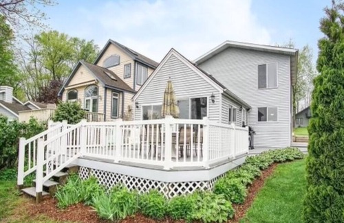 Sister Lakes House | Lumos House on Magician Lake