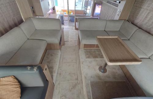 Dubai Marina Boat Rental | Luna Rosa