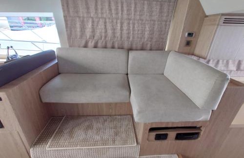 Dubai Marina Boat Rental | Luna Rosa