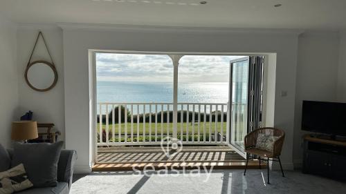 Broadstairs Hotel | Luna's Seaview Apartment Sleeps 4 Parking Beach