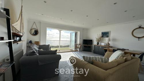 Broadstairs Hotel | Luna's Seaview Apartment Sleeps 4 Parking Beach