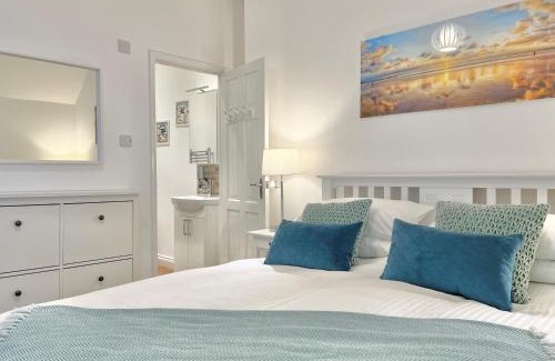 Westward Ho House | Lundy Lookout 5 minutes drive to beach Hot tub