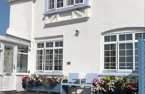 Westward Ho House | Lundy Lookout 5 minutes drive to beach Hot tub